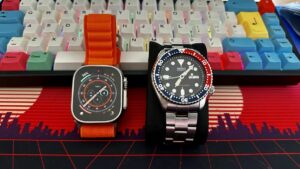 Apple Watch Ultra and Seiko diver watch