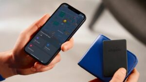 Apple começará a vender o CARD Spot do concorrente AirTag Chipolo para carteiras