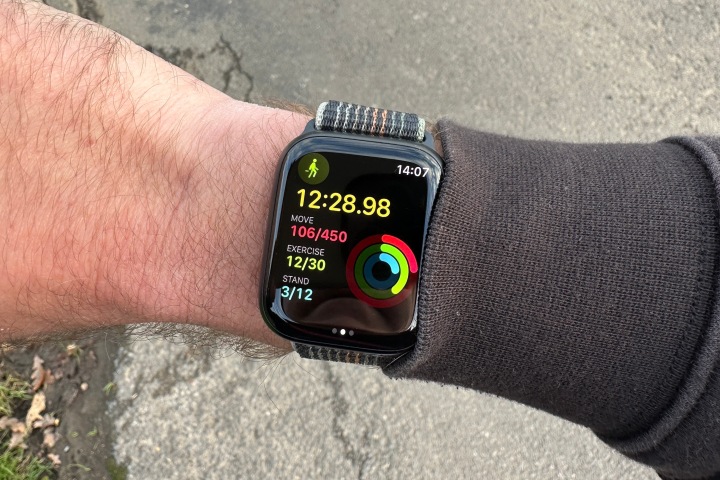 Dados de um treino exibidos na tela do Apple Watch Series 8.