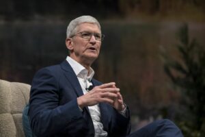 Tim Cook elogia 'relação simbiótica' da Apple com a China durante visita a Pequim