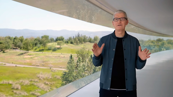 Tim Cook na WWDC 2022.