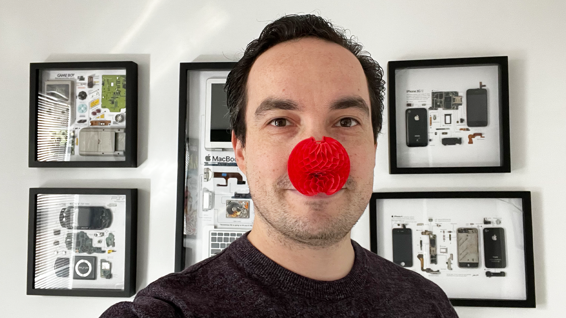 Red Nose unboxing para o Dia do Nariz Vermelho