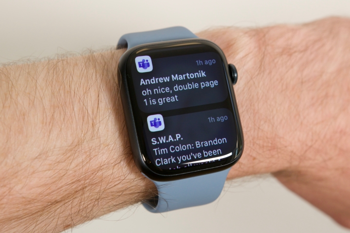 Notificações em um Apple Watch Series 8.