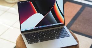 Esperando por um OLED MacBook Pro?  Temos más notícias