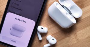 Este case de AirPods com tela sensível ao toque é a pior coisa que já vi esta semana