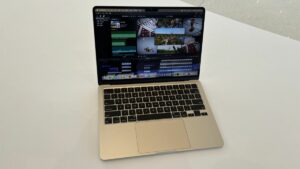 M2 Macbook Air Starlight Hero