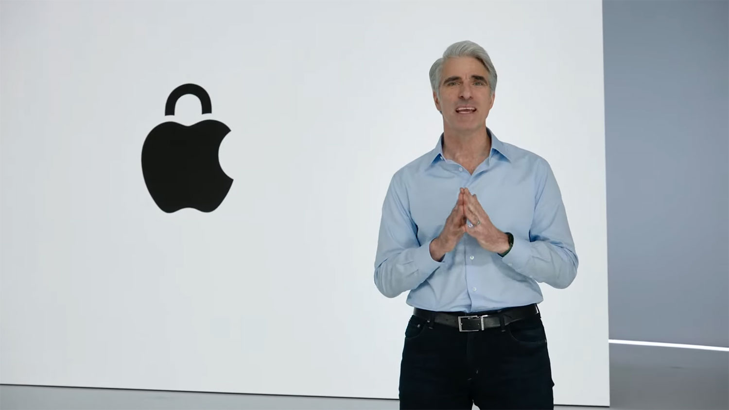 Craig Federighi fala sobre os recursos de segurança da Apple na WWDC em junho de 2022.