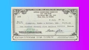 Cheque assinado por Steve Jobs é vendido por mais de US$ 100 mil em leilão