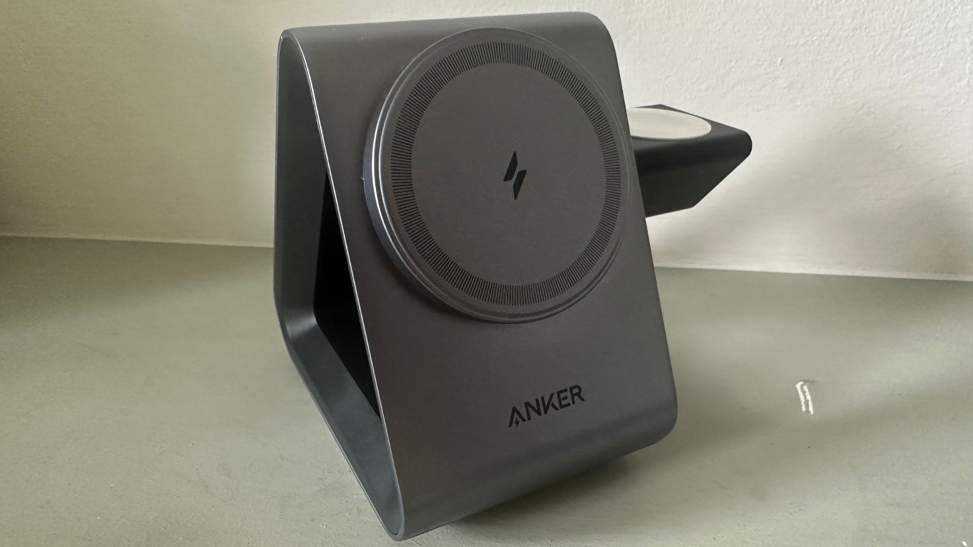 Anker 737 MagGo Charger (estação 3 em 1)