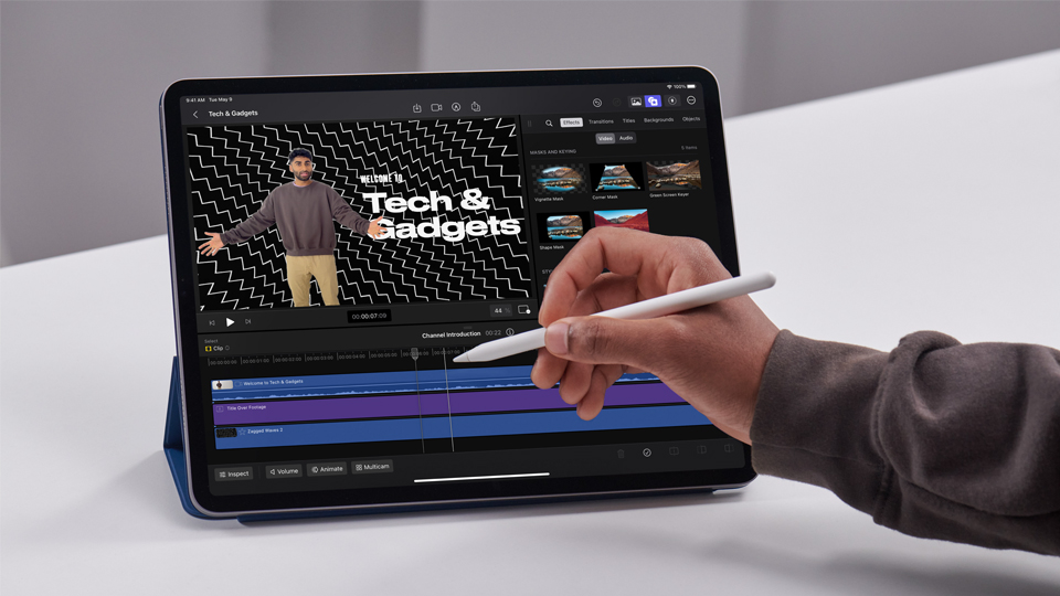 Final Cut Pro sendo usado em um iPad com Apple Pencil