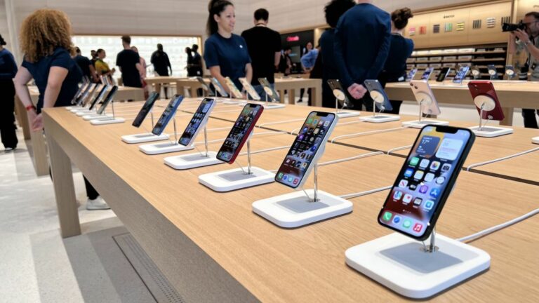 Inside the Apple Store in Knightsbridge, London