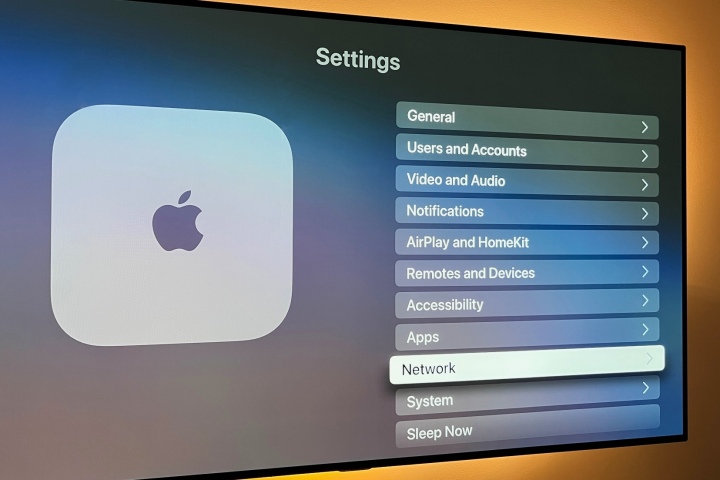 A tela de menu do Apple TVos 16.5 mostrando o menu Rede.