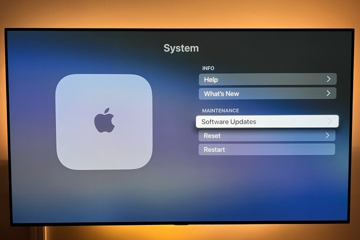 Menu do sistema Apple TV 4K em uma tela de TV.