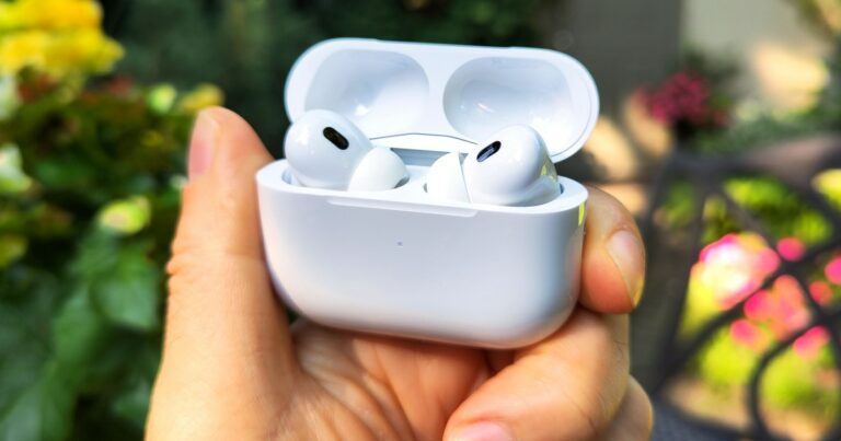 How to charge AirPods wirelessly or with a power cable