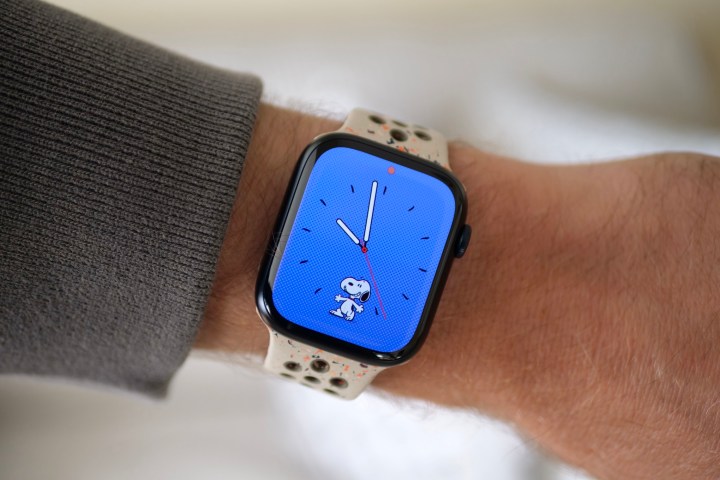 O Apple Watch Series 9 com mostrador Snoopy.