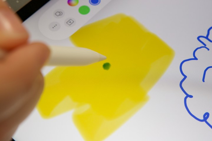 Passe o mouse sobre o Apple Pencil no iPad Pro (2022).