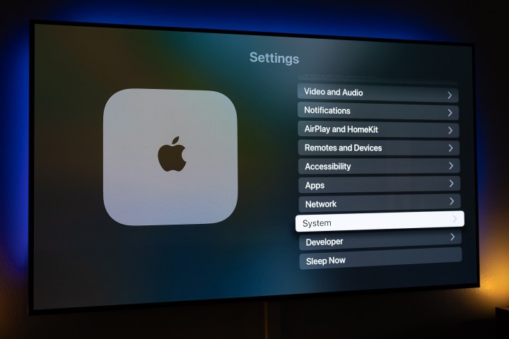 A opção Sistema nas configurações da Apple TV.