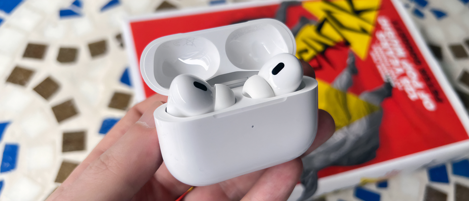 AirPods Pro 2 com a tampa aberta