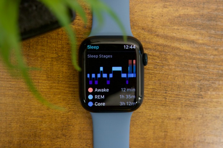 Apple Watch Series 8 mostrando resultados de monitoramento do sono.