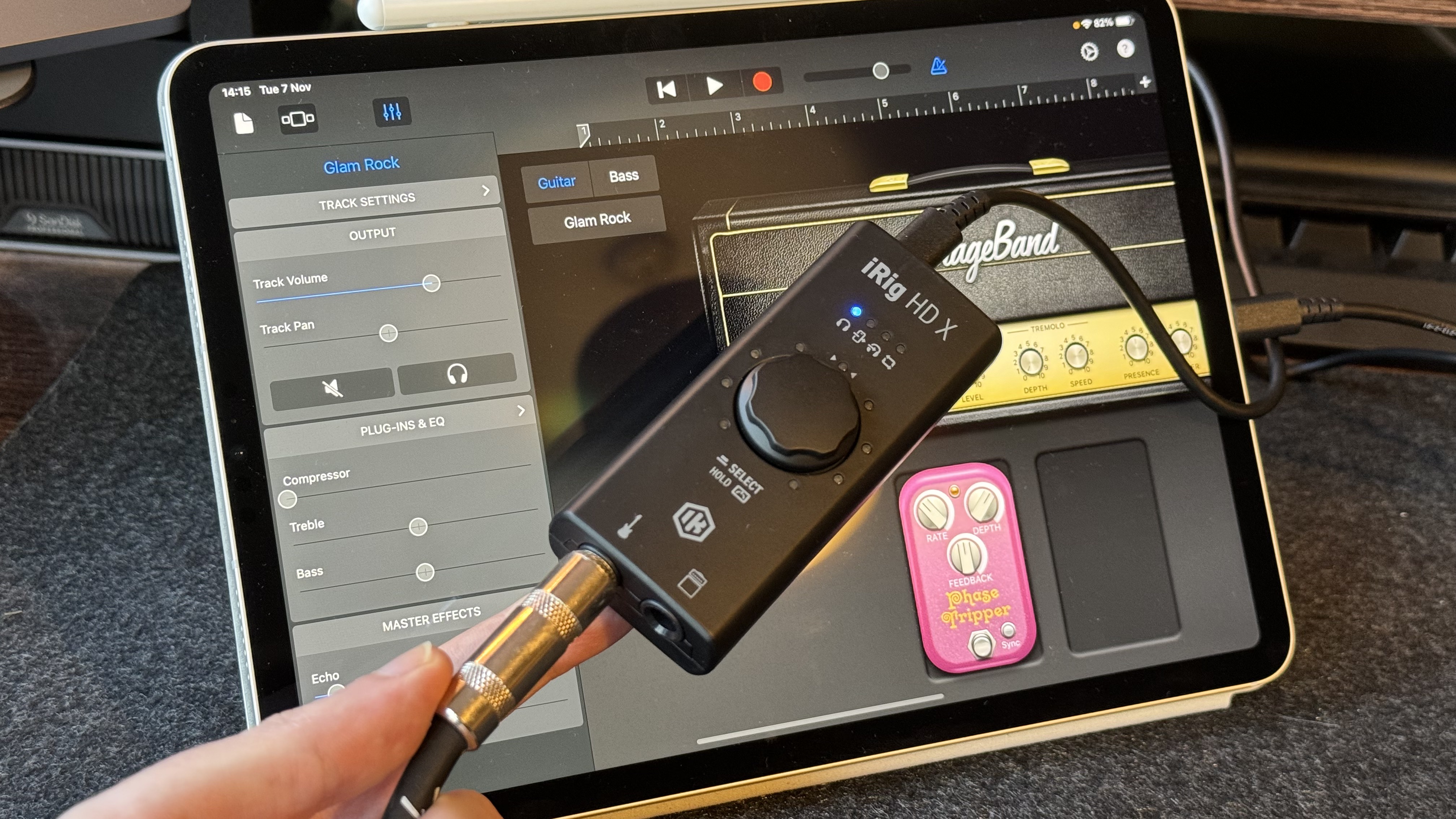 Interface iRig HD X, com guitarra e Garageband no iPad