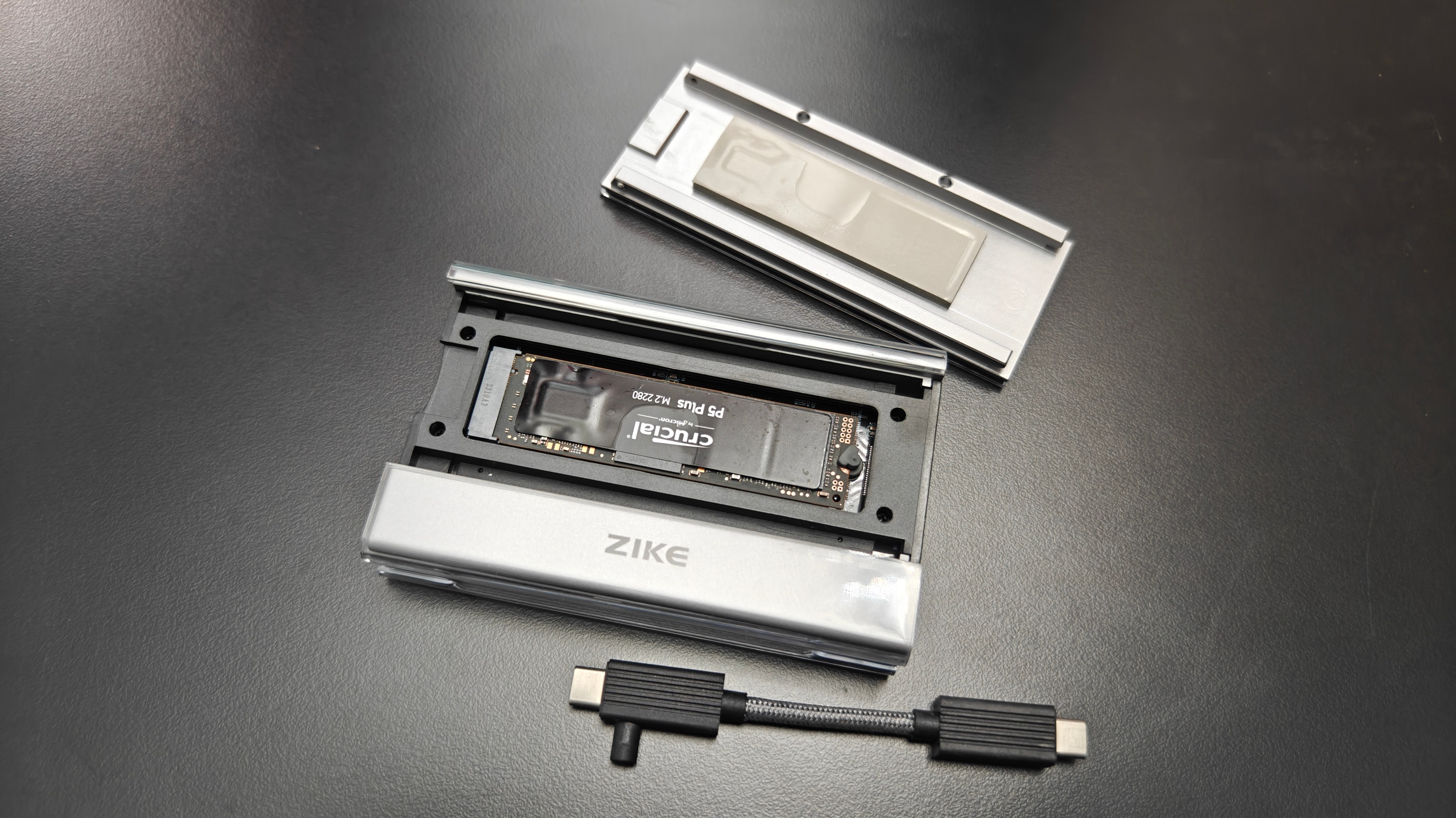 Conjunto de gabinete SSD ZikeDrive USB4 NVMe