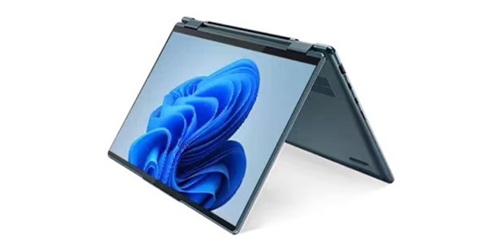 O Lenovo Yoga 7i em modo tenda.