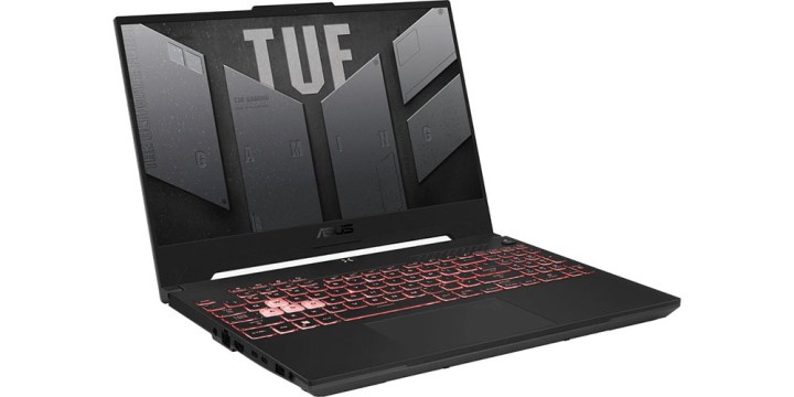 O laptop para jogos Asus Tuf em um ângulo lateral.