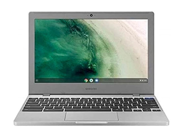 O Samsung Chromebook 4 contra um fundo branco.