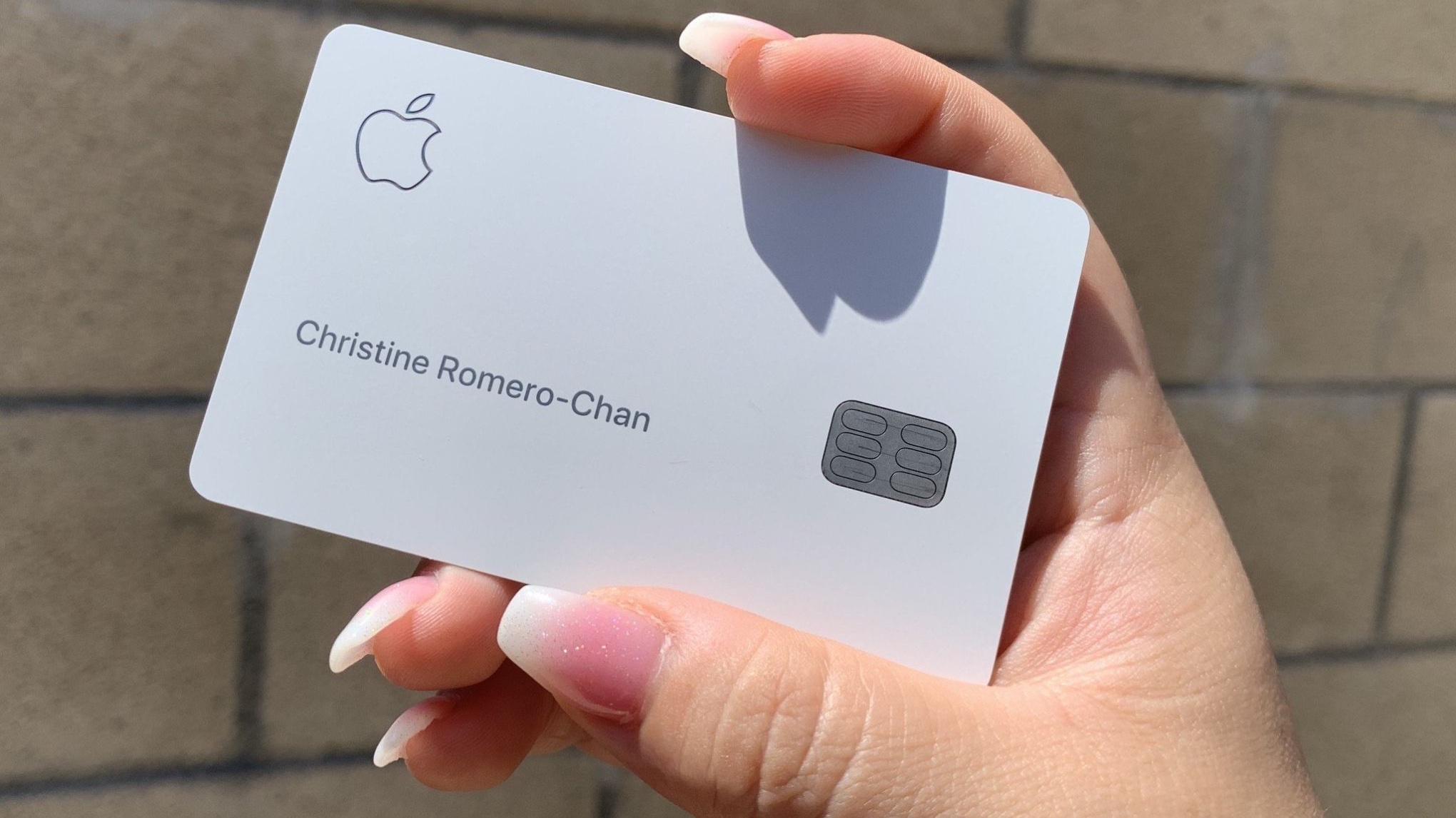 Apple Card na mão