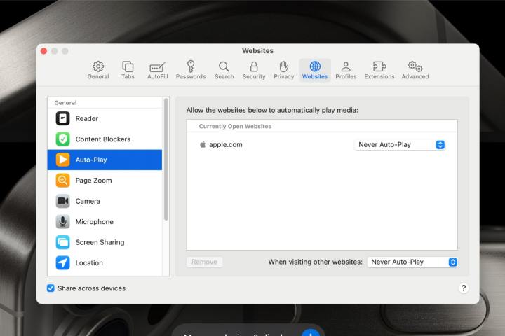 Configurações do Safari no macOS Sonoma, mostrando opções para bloquear a reprodução automática de vídeos em sites.