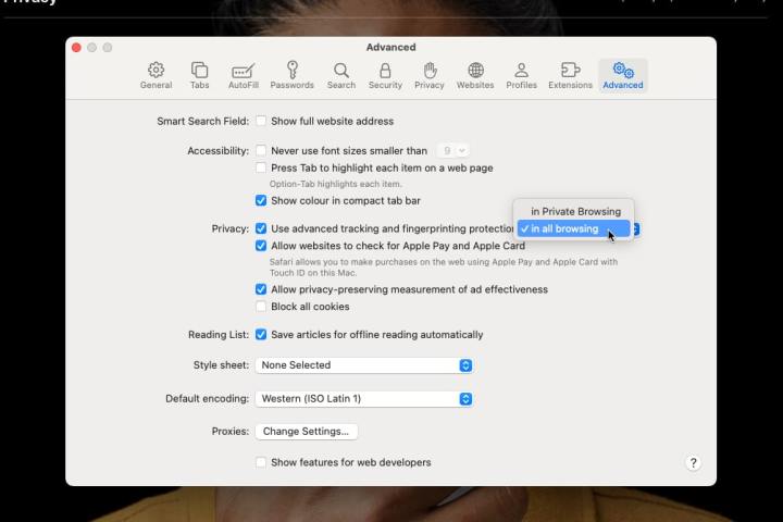 Configurações do Safari no macOS Sonoma, onde um usuário pode ativar rastreamento avançado e proteção contra impressões digitais.