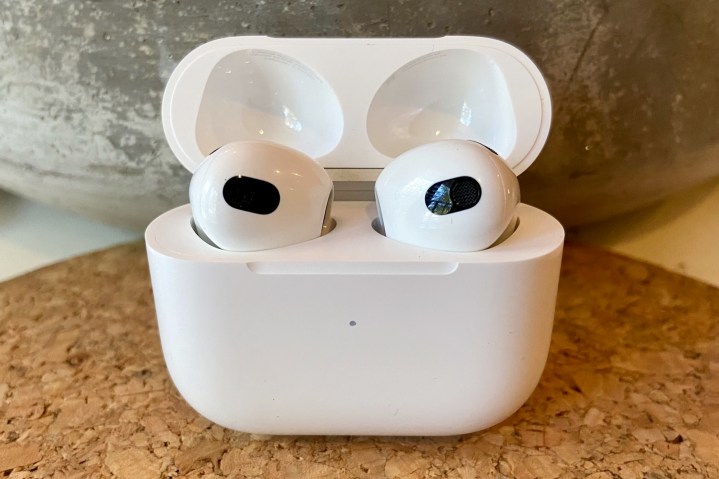 Apple AirPods 3 no caso deles.