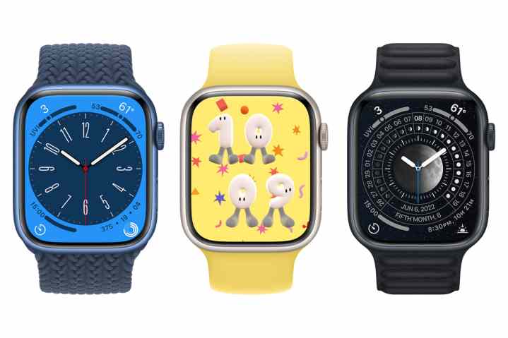 Três Apple Watches mostrando novos rostos Metropolitan, Play Time e Lunar.