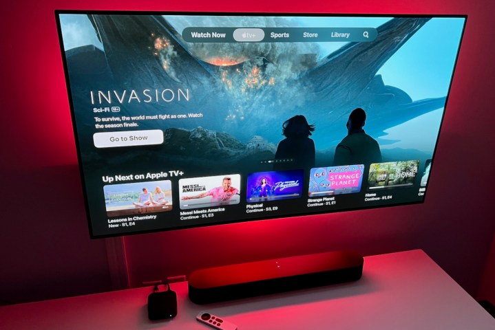 A tela inicial do Apple TV+ com uma imagem do Invasion.