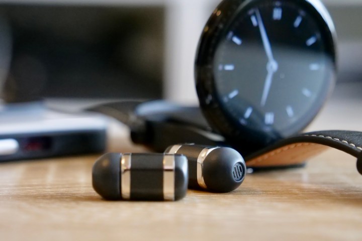 Os fones de ouvido do Huawei Watch Buds.