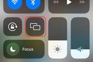 Opção de espelhamento de tela AirPlay dentro do Control Center para iOS.