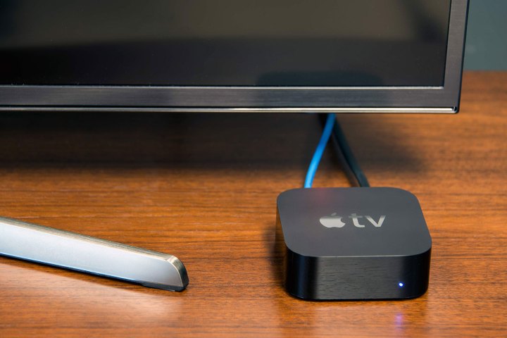 Uma Apple TV conectada a uma TV.