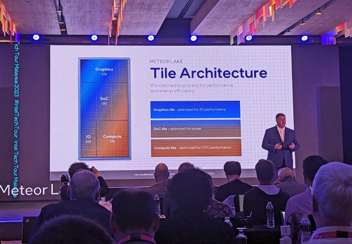 A arquitetura de blocos Intel Meteor Lake apresentada no Intel Tech Tour na Malásia.