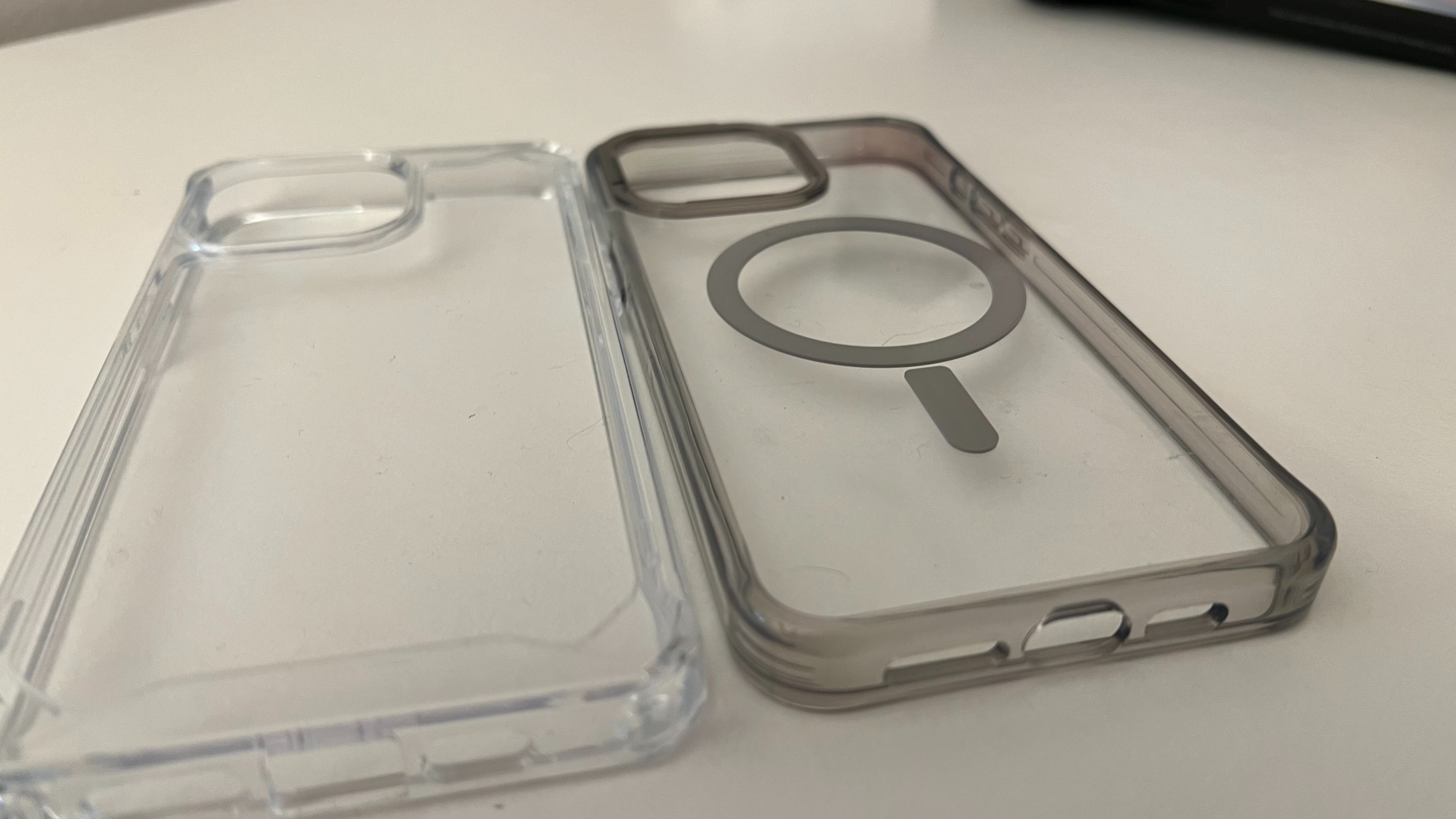 Várias capas para iPhone 15 Pro Max