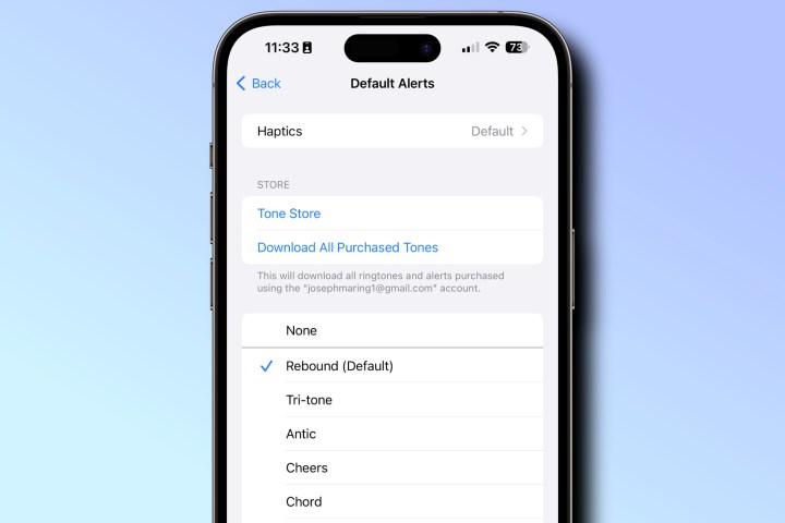 Uma renderização de um iPhone com configurações de som de notificação padrão no iOS 17.2.