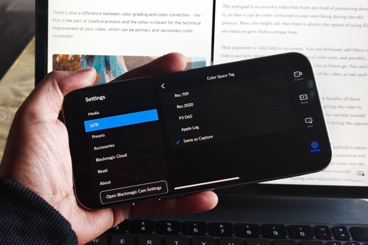 Selecionando opções de LUT no aplicativo Black Magic Camera no iPhone.
