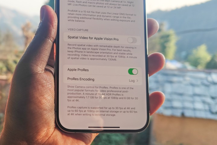 Habilitando a captura de log ProRES no iPhone 15 Pro.