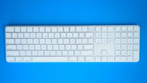 Apple lança atualização de firmware do Magic Keyboard com correção de segurança Bluetooth