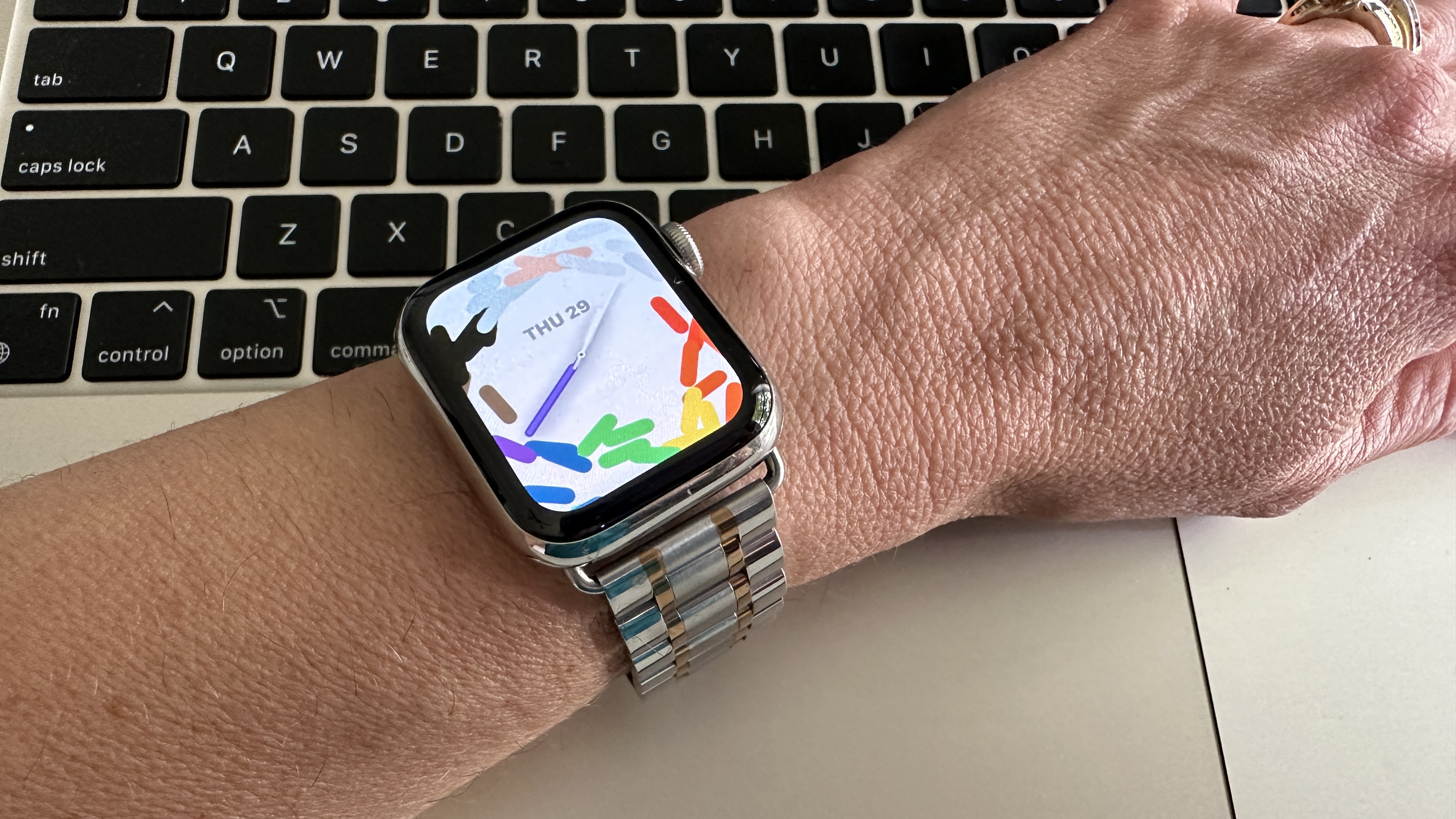 Apple Watch com mostrador Pride