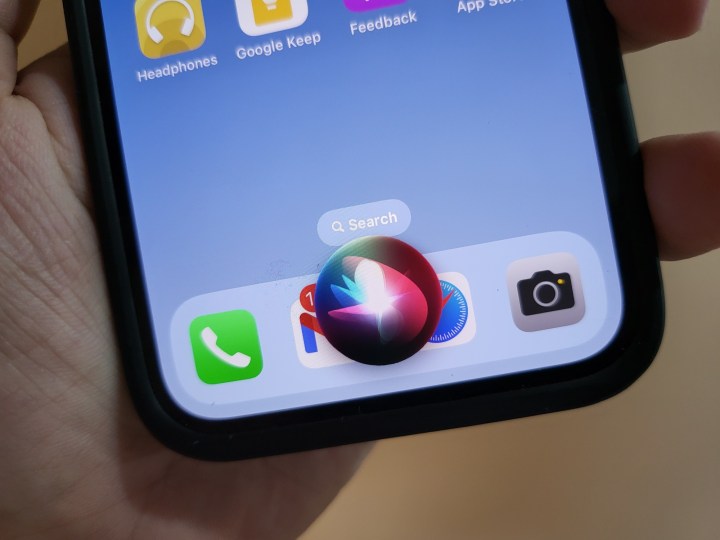 Siri em ação em um iPhone.
