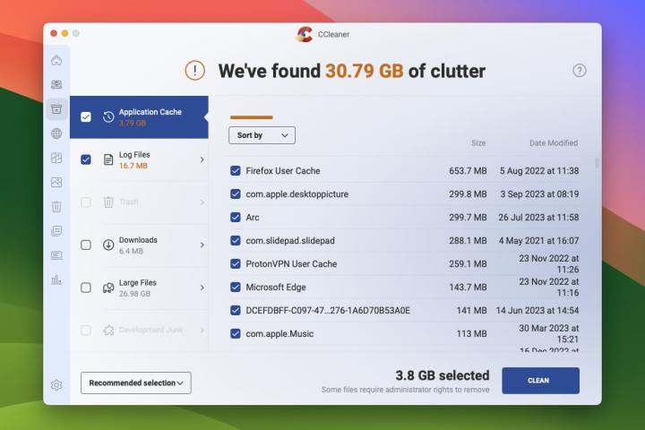 O aplicativo CCleaner no macOS Sonoma, mostrando arquivos que podem ser apagados do dispositivo do usuário.