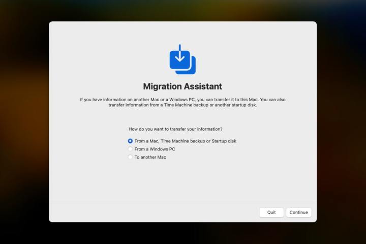 Aplicativo Migration Assistant da Apple no macOS Sonoma, oferecendo aos usuários opções sobre o que restaurar.