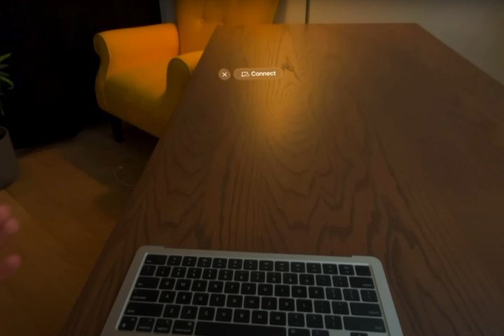 O Vision Pro vê o MacBook e se oferece para conectar, mesmo que não tenha tela.
