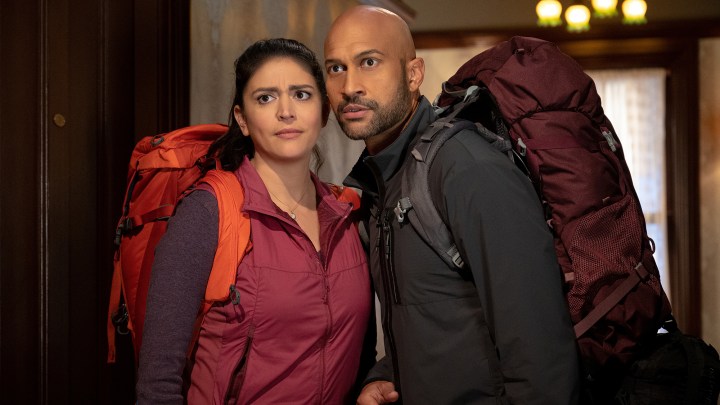 Cecily Strong e Keegan-Michael Key da série original Apple TV+ Schmigadoon!