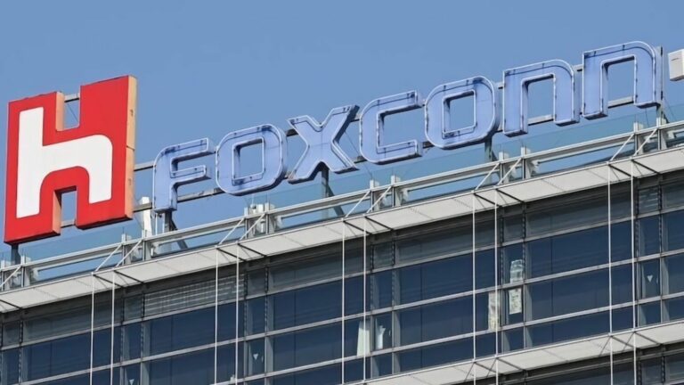 Jeff Williams, COO da Apple, visita Taiwan para comemorar 50 anos da Foxconn